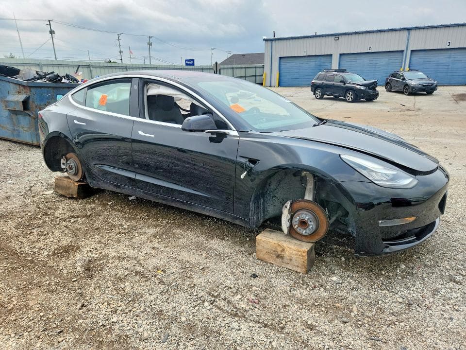 2018 TESLA MODEL 3 4