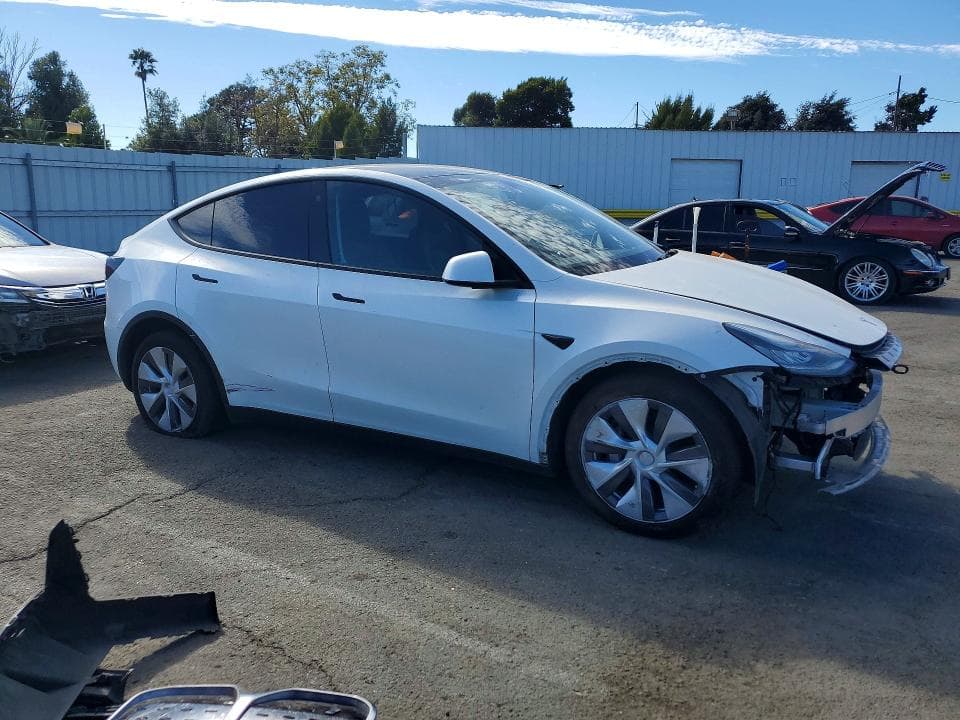 2023 TESLA MODEL Y 4