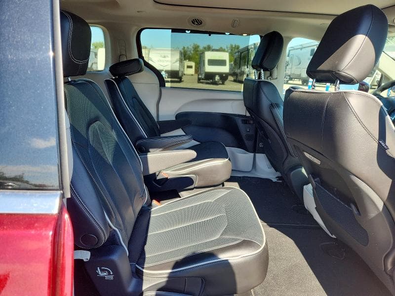 2022 CHRYSLER PACIFICA LIMITED 10