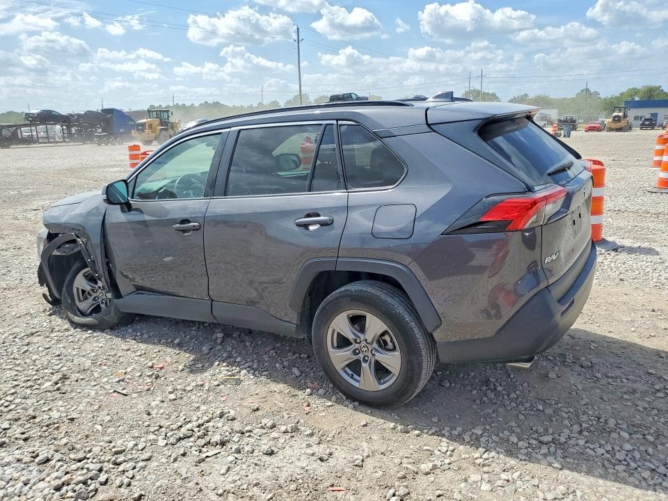 2024 TOYOTA RAV4 XLE 2