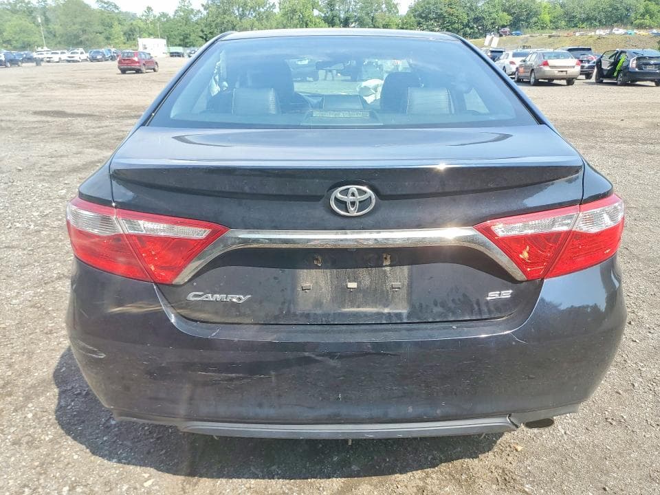 2017 TOYOTA CAMRY SE 6