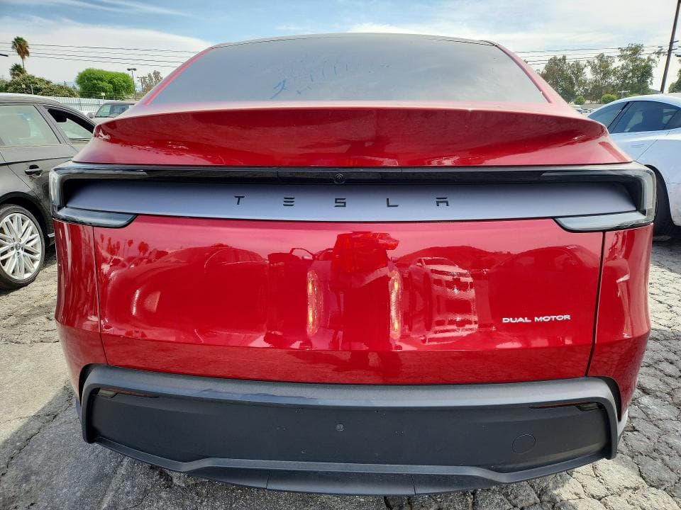 2026 TESLA MODEL Y 6