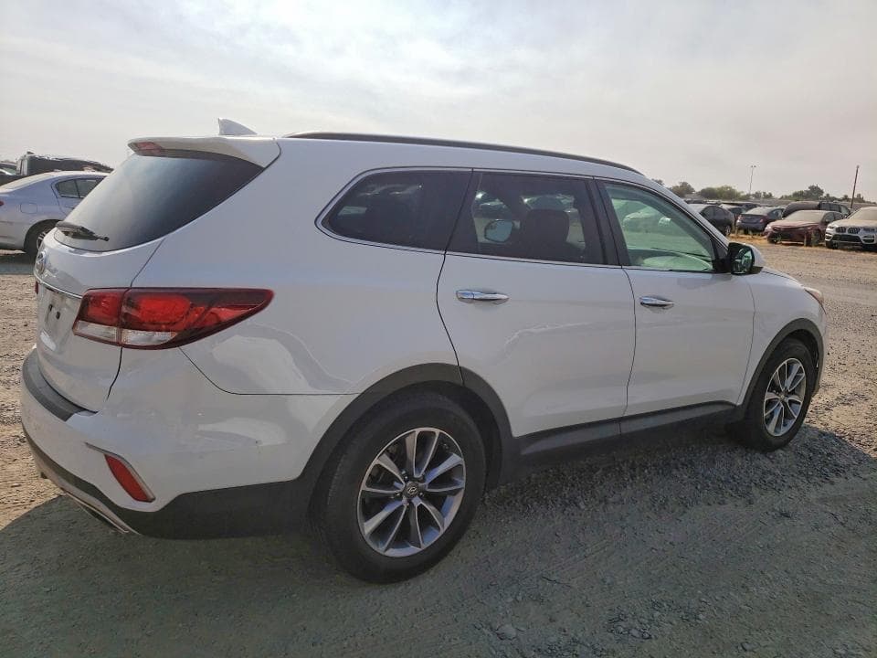 2018 HYUNDAI SANTA FE SE 3
