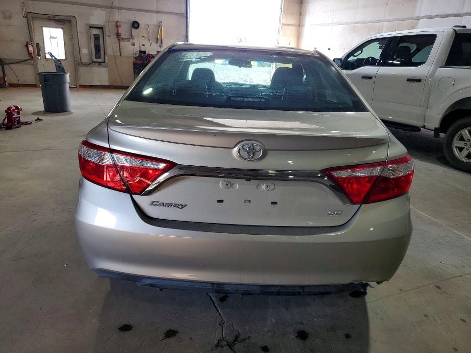 2017 TOYOTA CAMRY SE 6