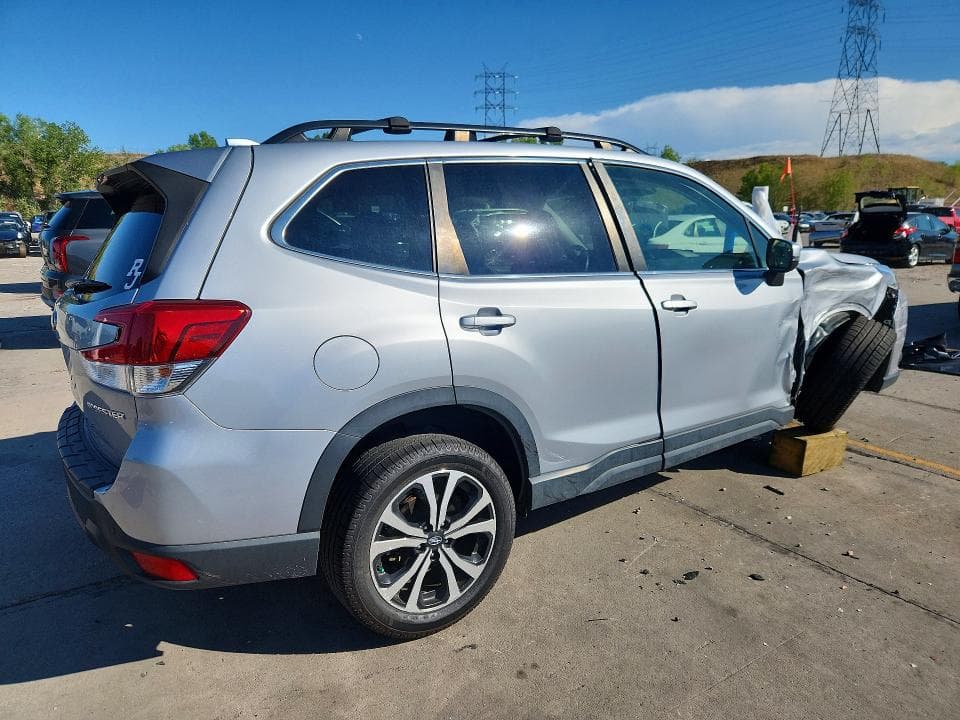 2022 SUBARU FORESTER LIMITED 3