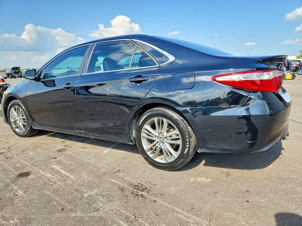 2017 TOYOTA CAMRY SE 2