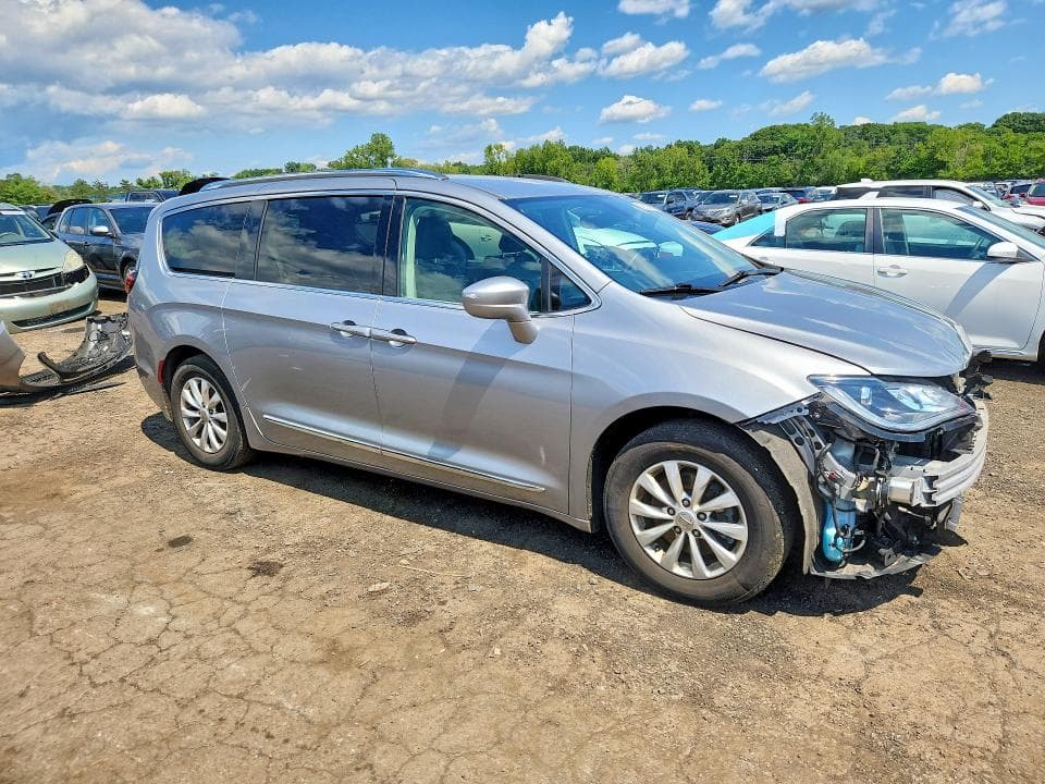 2019 CHRYSLER PACIFICA TOURING L 4