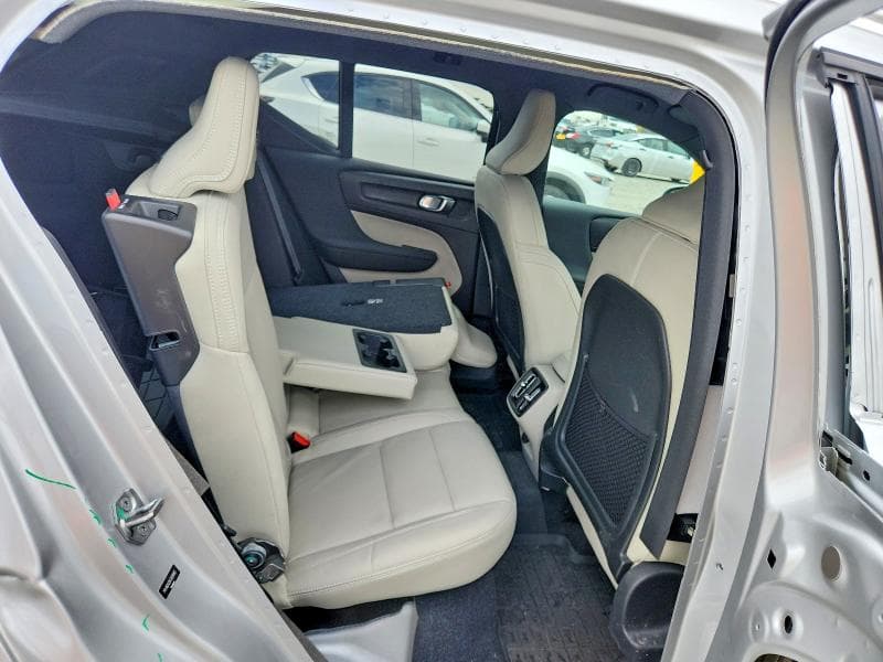 2019 VOLVO XC40 T5 MOMENTUM 11