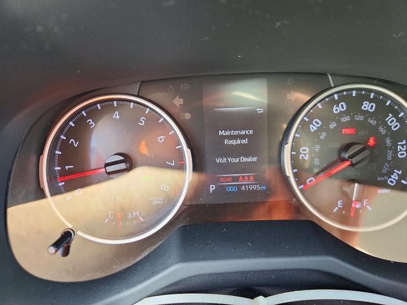 2019 TOYOTA RAV4 XLE 9