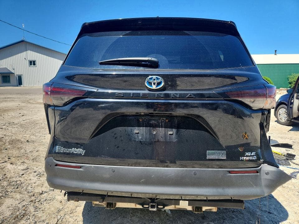 2024 TOYOTA SIENNA XLE 6