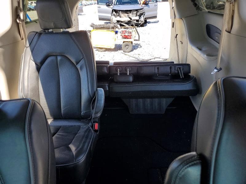 2019 CHRYSLER PACIFICA LIMITED 10