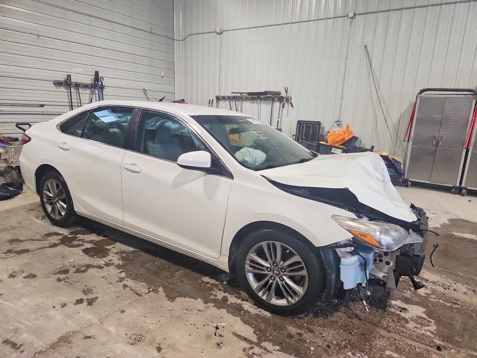2017 TOYOTA CAMRY SE 4