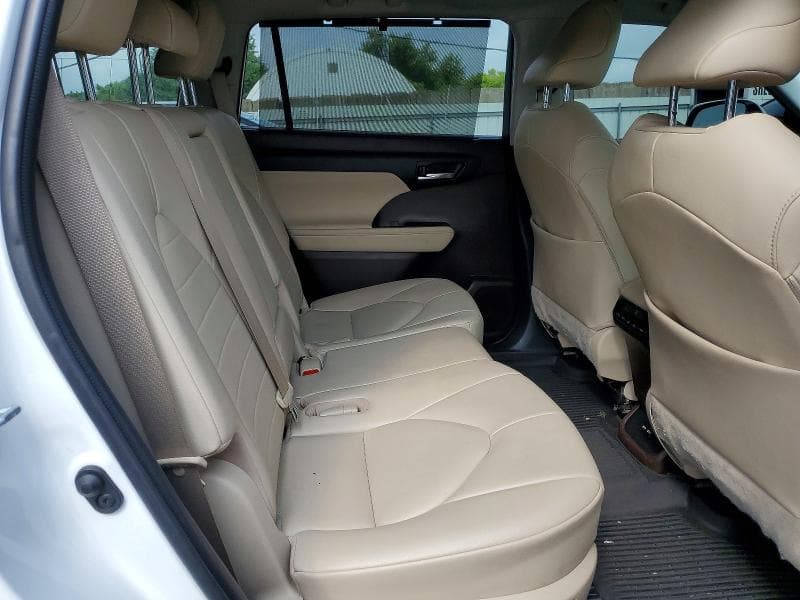 2021 TOYOTA HIGHLANDER XLE 11