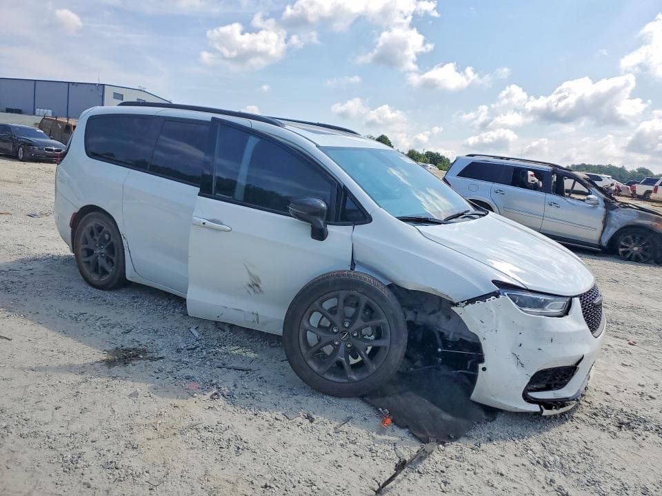 2023 CHRYSLER PACIFICA LIMITED 4