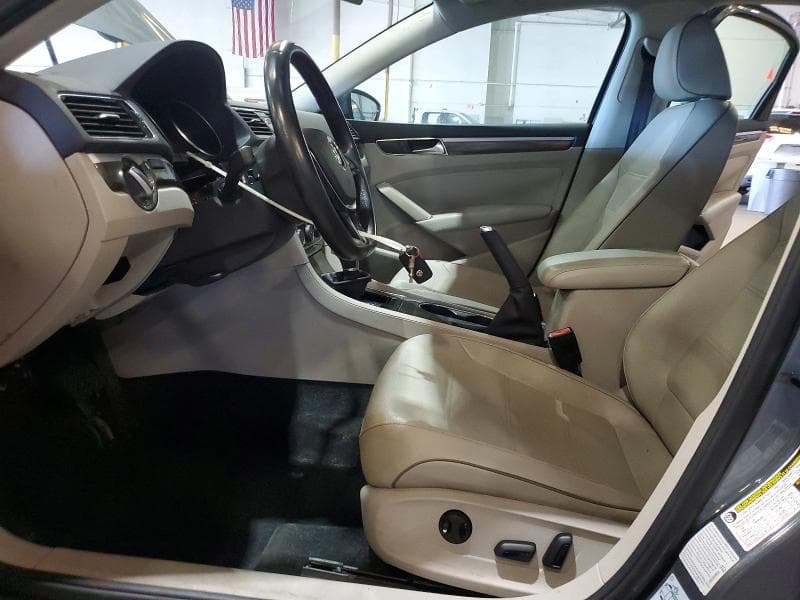 2017 VOLKSWAGEN PASSAT SE 7