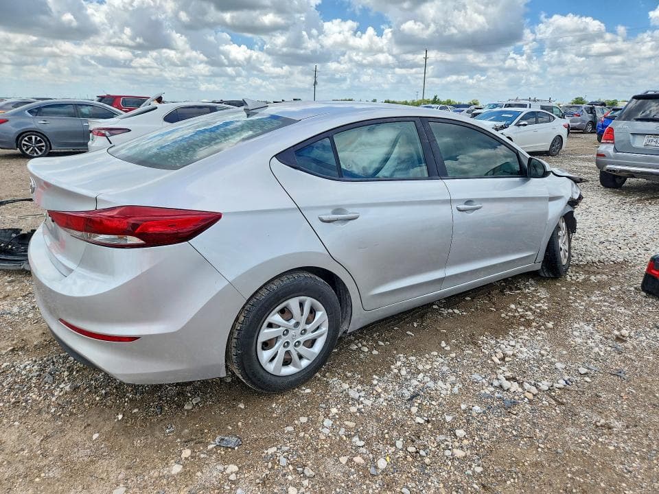 2018 HYUNDAI ELANTRA SE 3