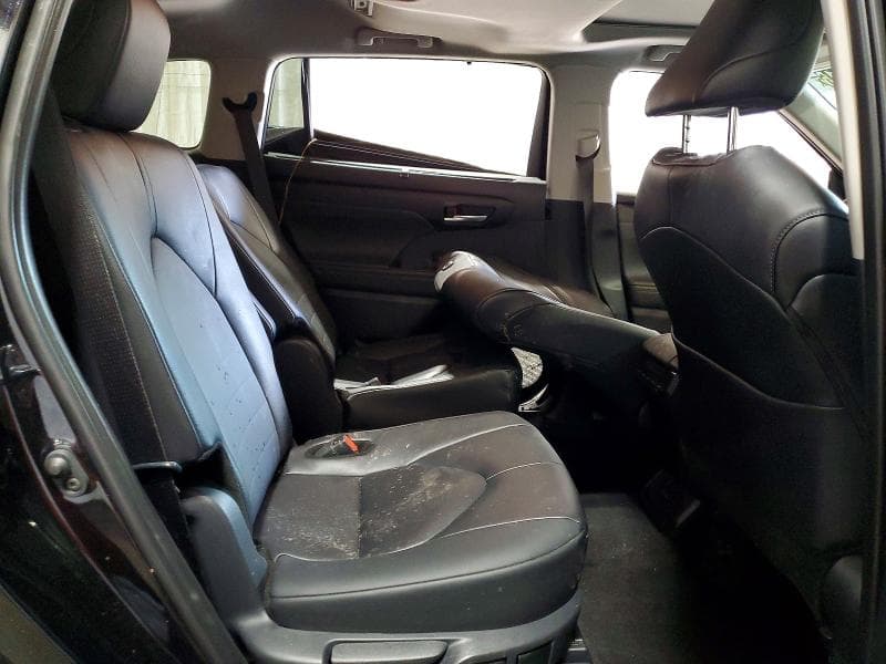2026 TOYOTA HIGHLANDER XLE 10