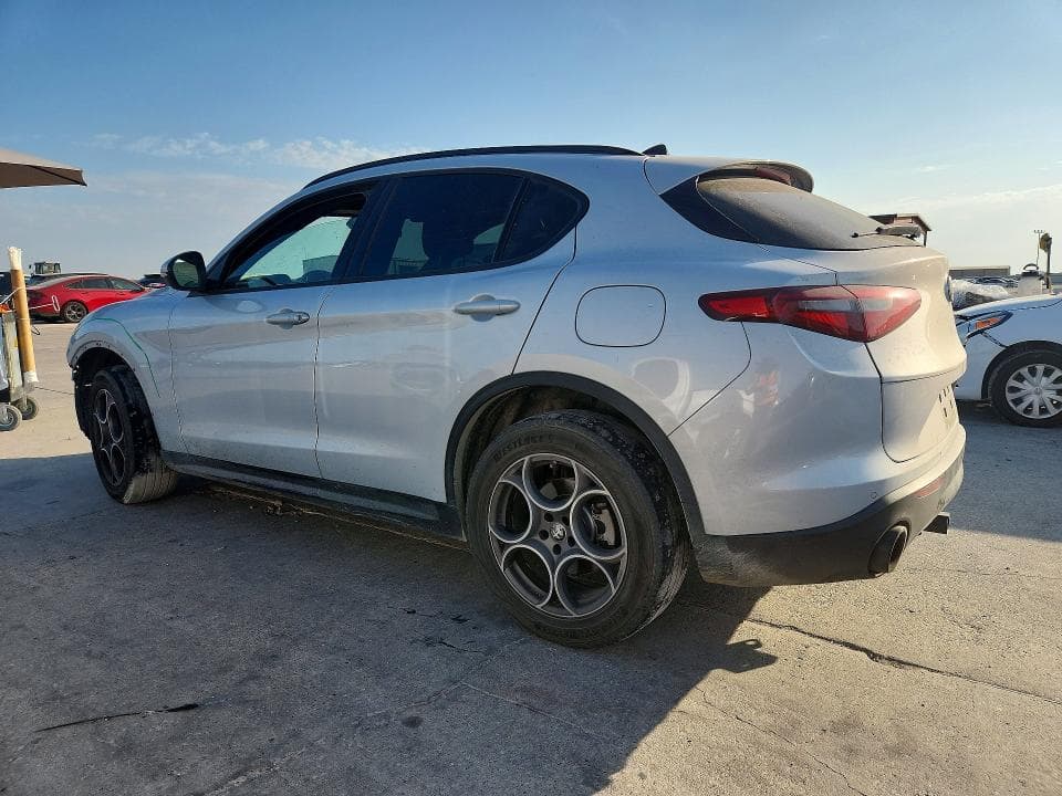 2022 ALFA ROMEO STELVIO 2