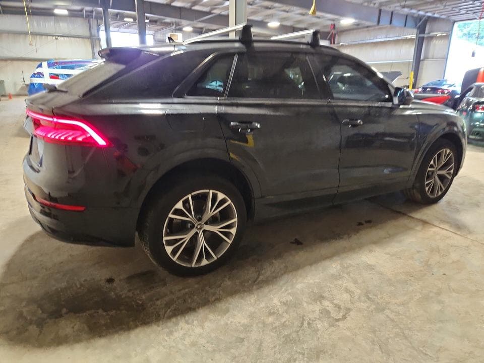 2021 AUDI Q8 PREMIUM 3