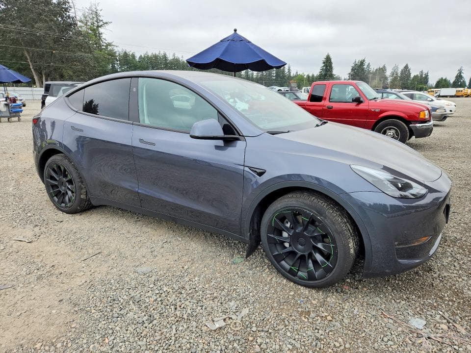 2023 TESLA MODEL Y 4