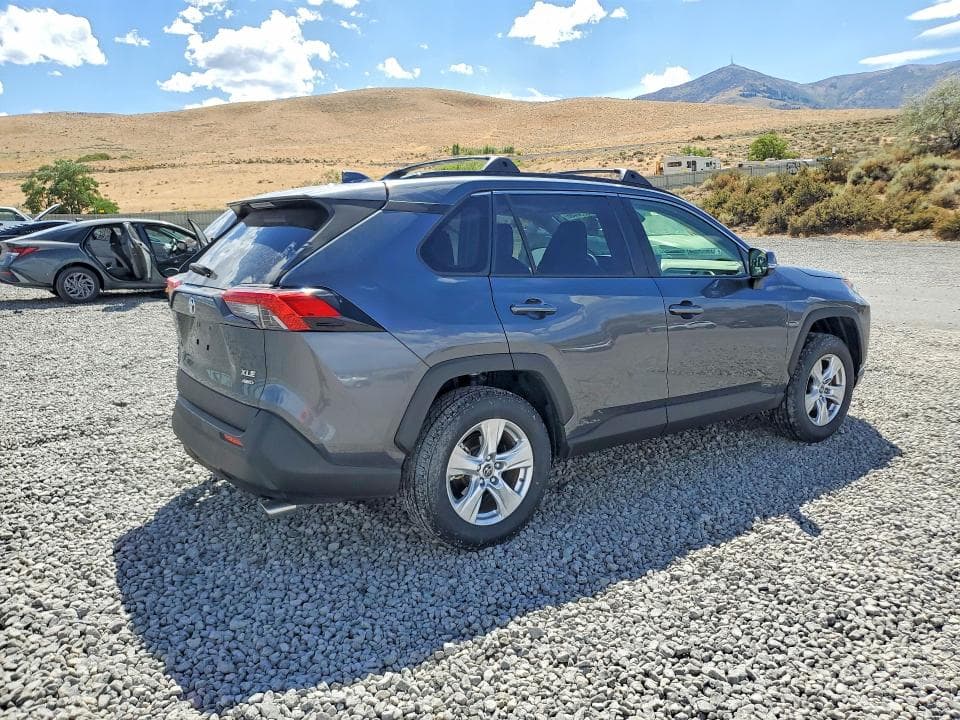 2019 TOYOTA RAV4 XLE 3
