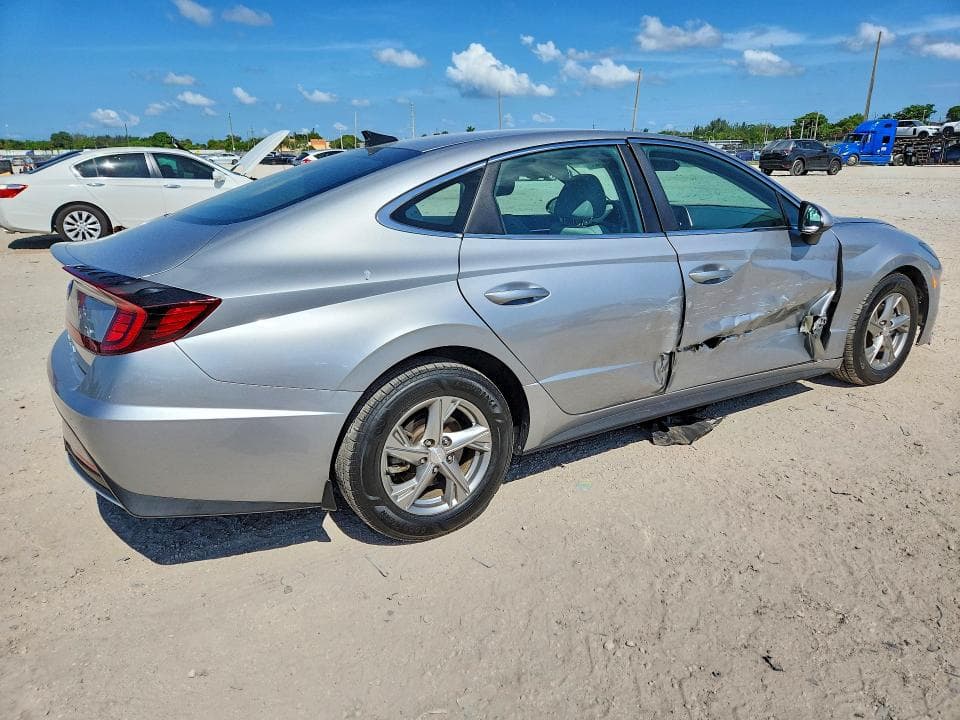 2022 HYUNDAI SONATA SE 3
