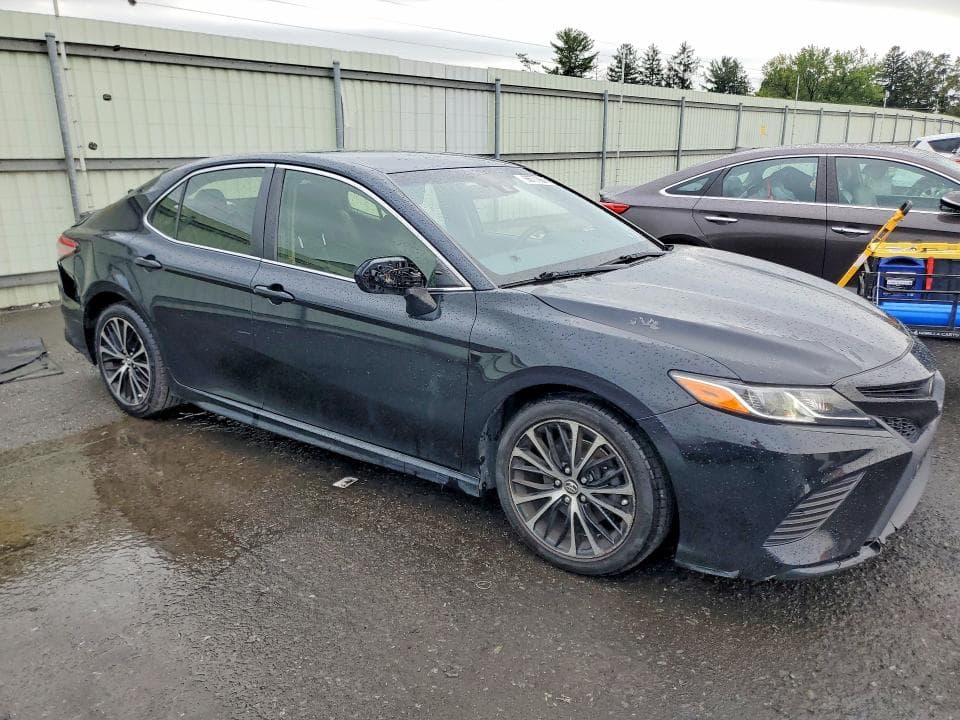 2018 TOYOTA CAMRY SE 4
