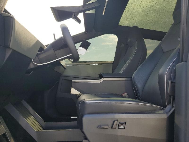 2025 TESLA CYBERTRUCK 7