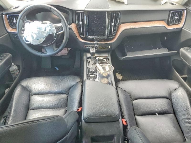 2021 VOLVO XC60 T5 MOMENTUM 8
