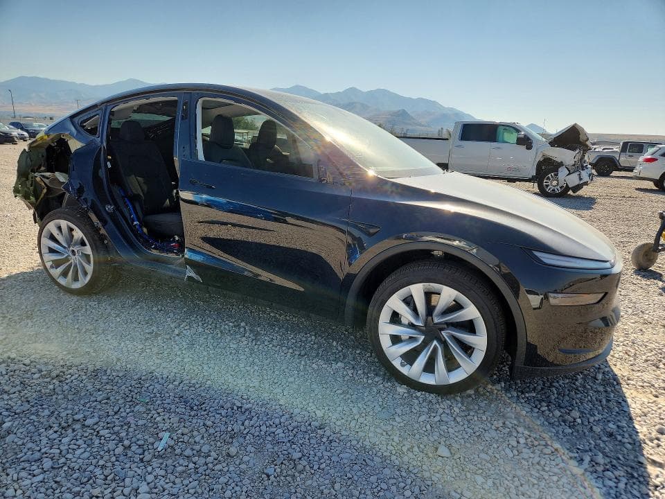 2026 TESLA MODEL Y 4