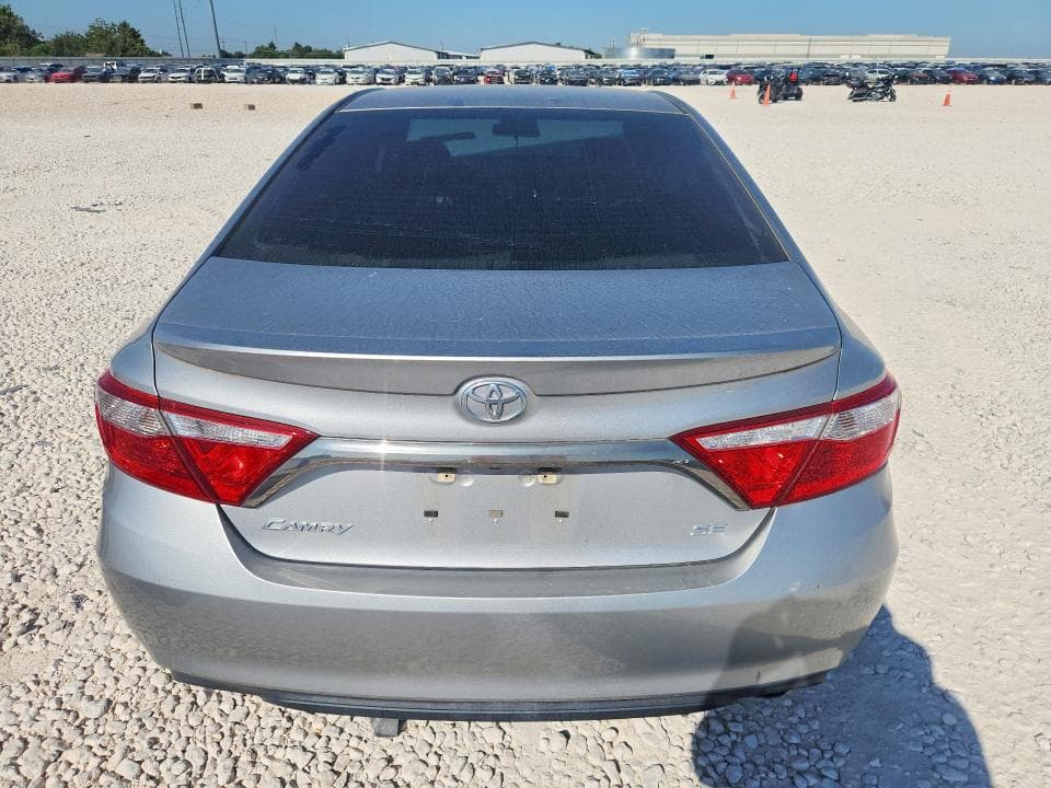 2017 TOYOTA CAMRY SE 6
