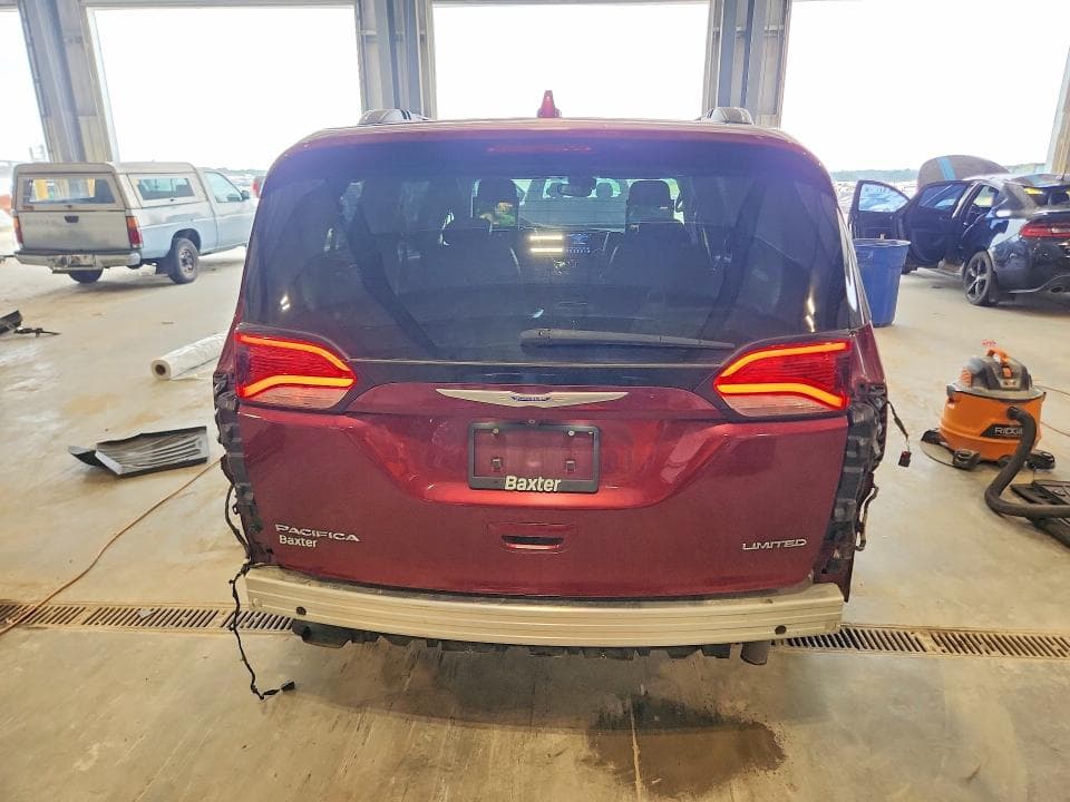 2018 CHRYSLER PACIFICA LIMITED 6