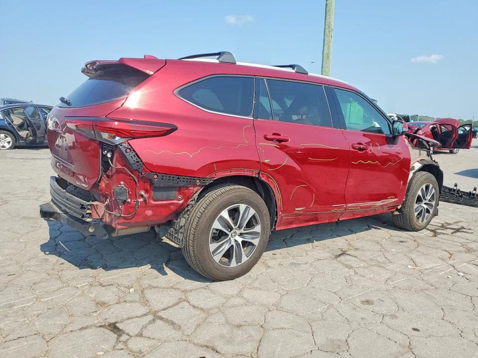 2022 TOYOTA HIGHLANDER XLE 3