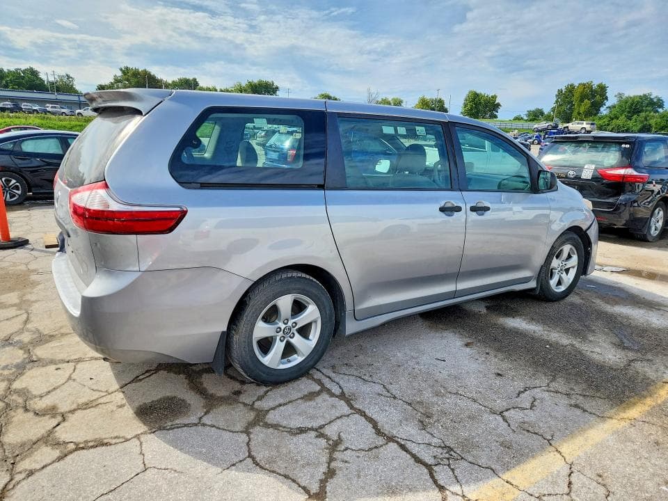 2018 TOYOTA SIENNA L 3