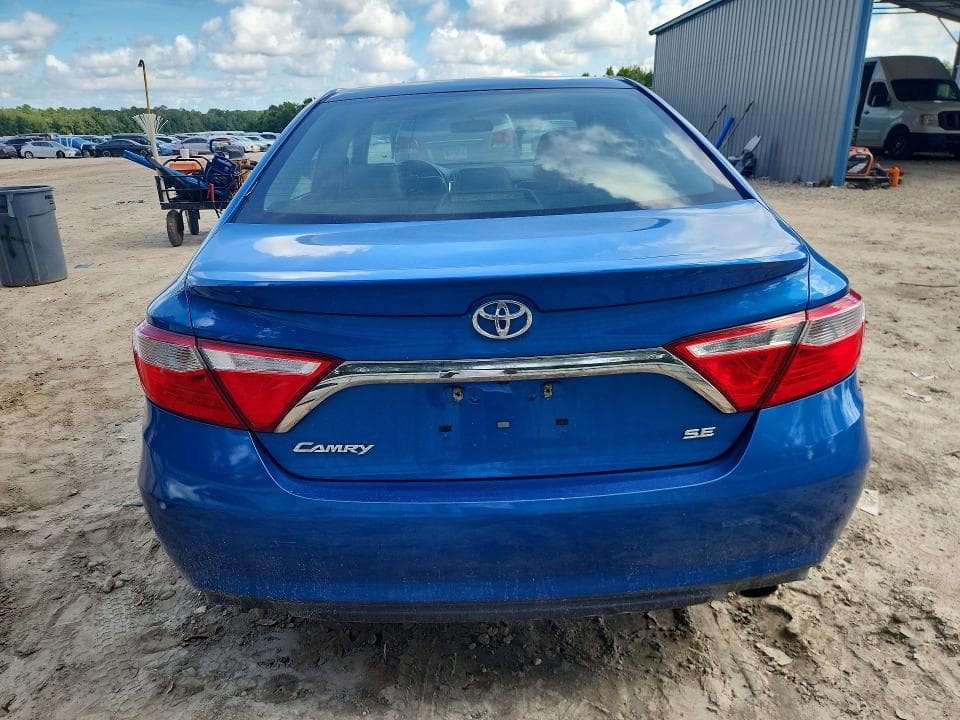 2017 TOYOTA CAMRY SE 6