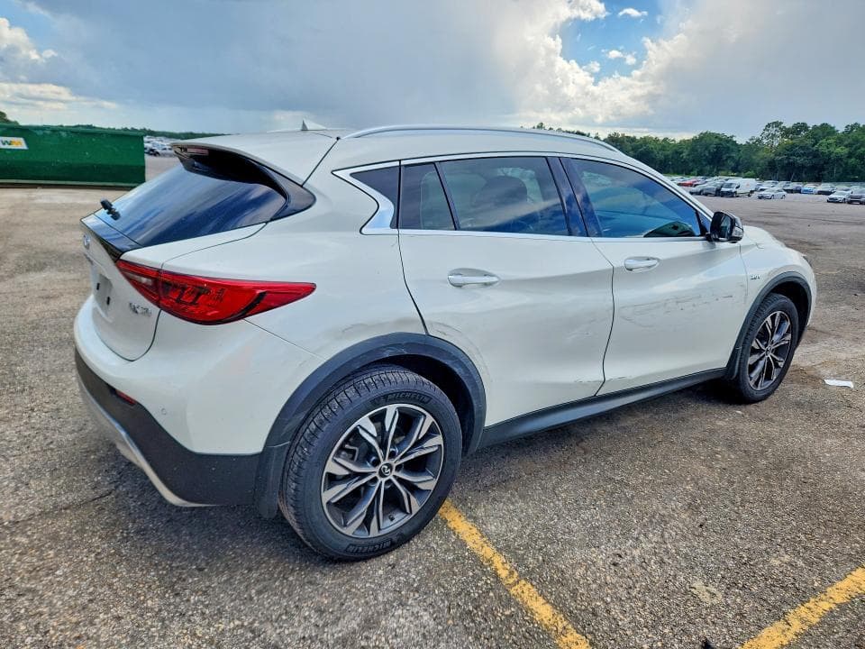 2018 INFINITI QX30 ESSENTIAL 3
