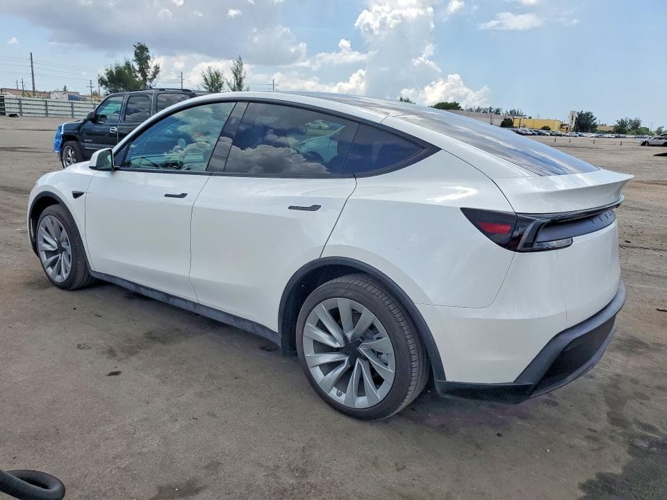 2026 TESLA MODEL Y 2