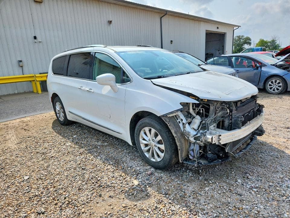 2018 CHRYSLER PACIFICA TOURING L 4