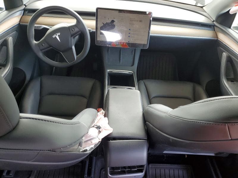 2024 TESLA MODEL Y 8