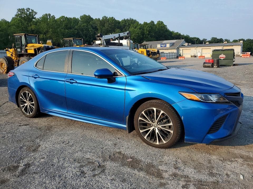 2020 TOYOTA CAMRY SE 4