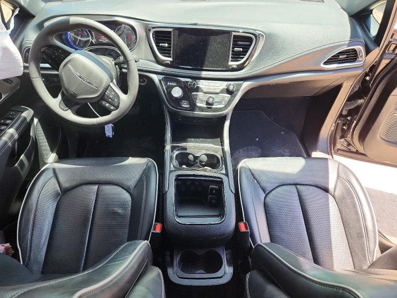 2023 CHRYSLER PACIFICA LIMITED 8