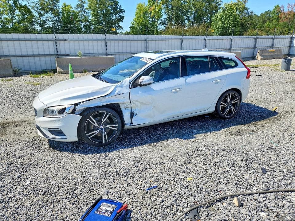 2018 VOLVO V60 T6 R-DESIGN