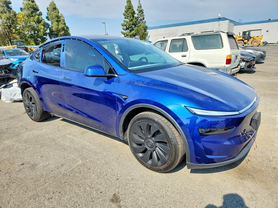2026 TESLA MODEL Y 4