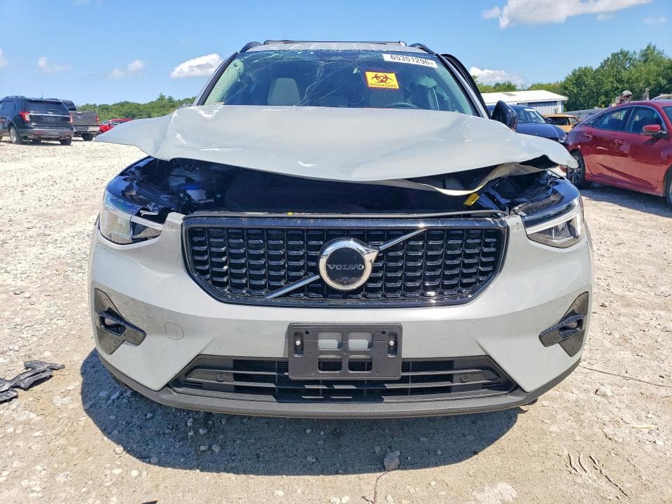 2026 VOLVO XC40 PLUS 5