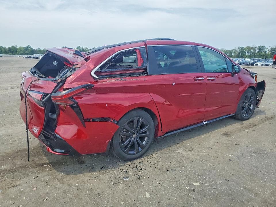 2022 TOYOTA SIENNA XSE 3