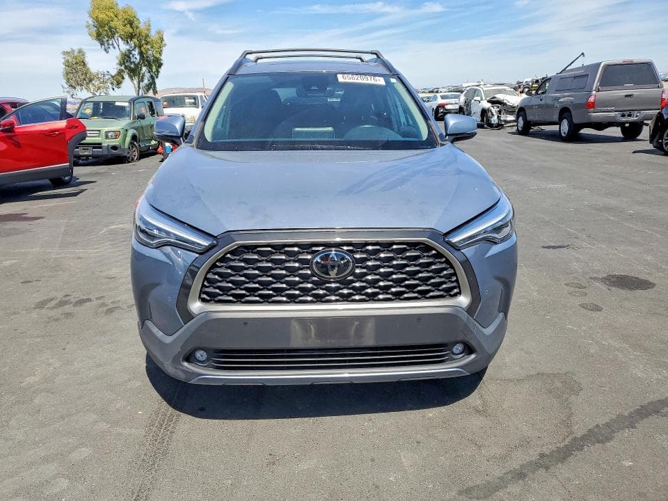 2022 TOYOTA COROLLA CROSS XLE 5
