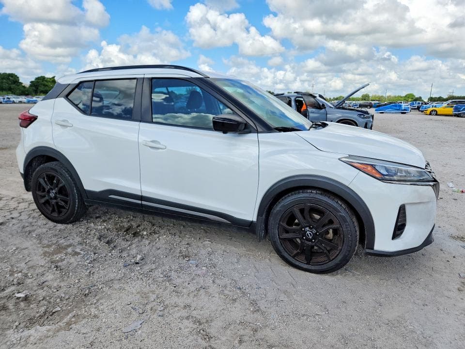 2022 NISSAN KICKS SR 4