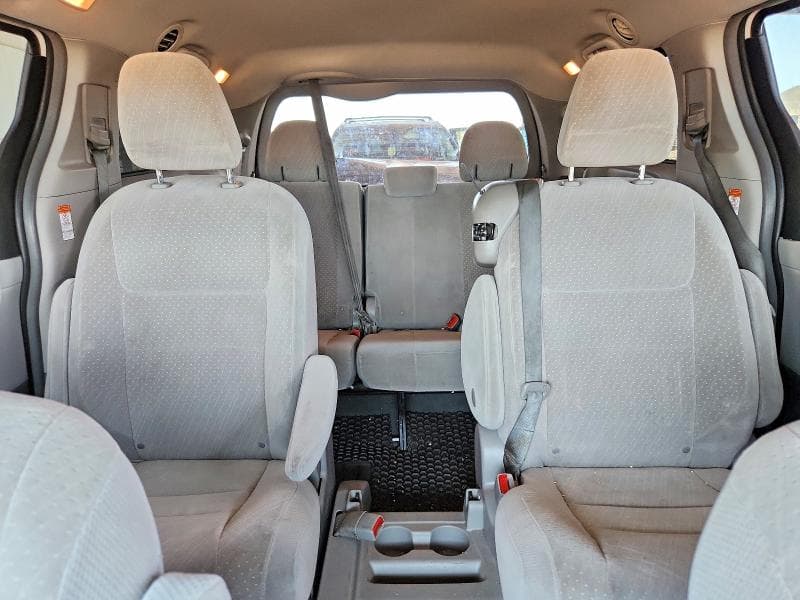 2019 TOYOTA SIENNA LE 10