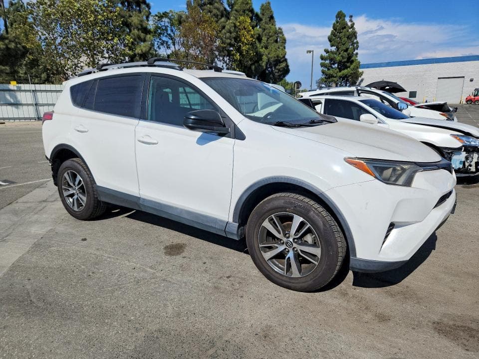 2018 TOYOTA RAV4 LE 4