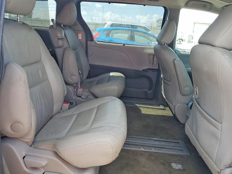 2017 TOYOTA SIENNA XLE PREMIUM 8-PASSENGER 11